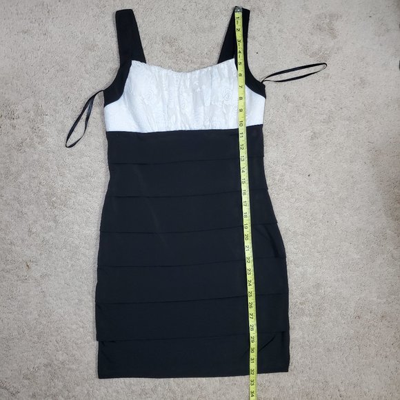 Women's Black/White Block Pattern Sheath Dress - Picture 7 of 10